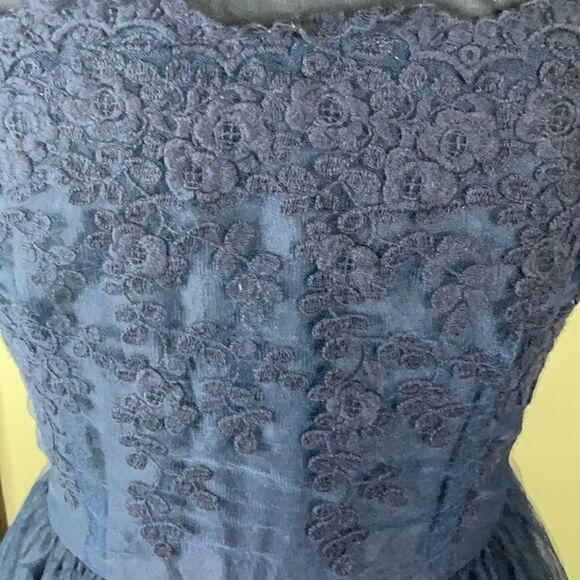 Annabella Deep Blue Floral Lace/Mesh Dress w/Sweetheart Neck (Size: Medium) - Picture 16 of 16